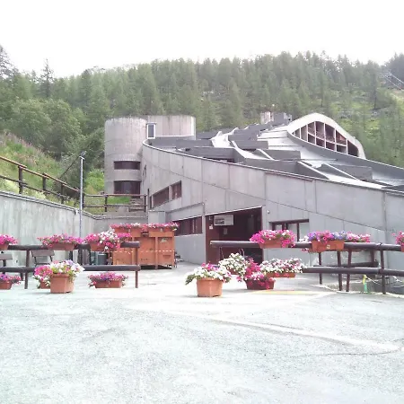 Cervinia In Out - On The Slopes