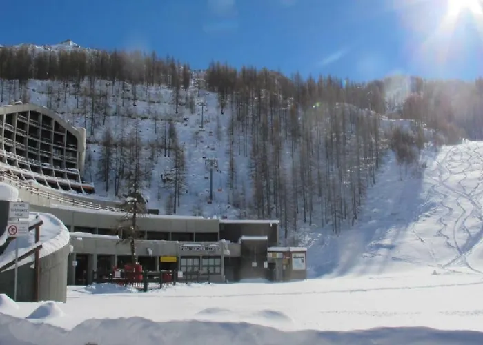 Cervinia In Out - On The Slopes * Breuil-Cervinia