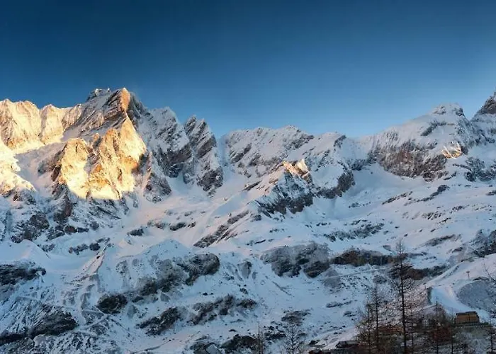 Cervinia In Out - On The Slopes * Breuil-Cervinia