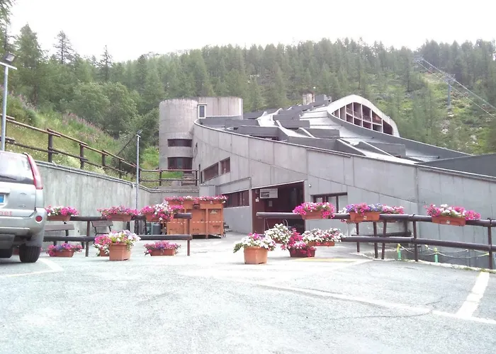 Cervinia In Out - On The Slopes